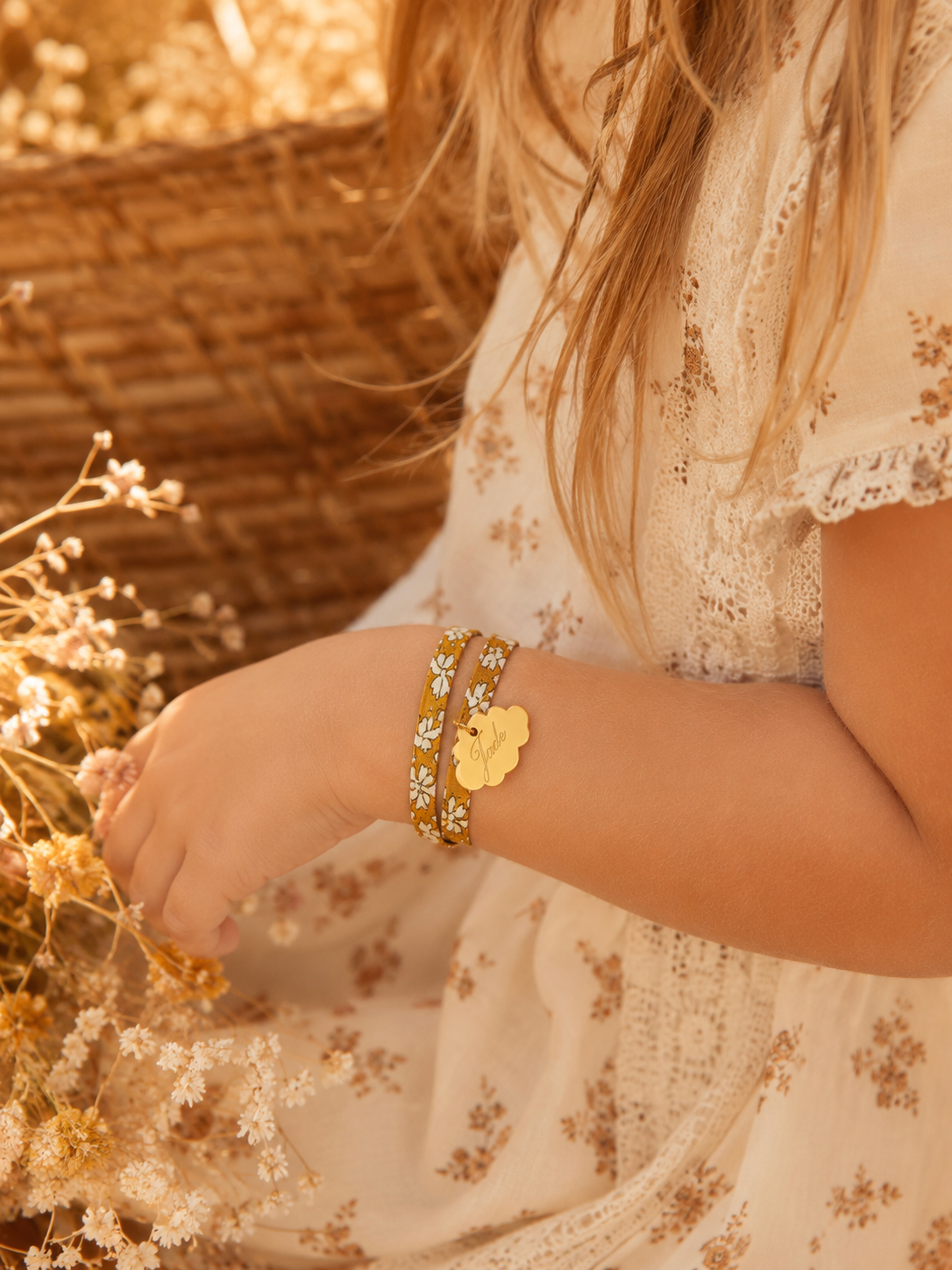 Bracelet Liberty Gravéa Paris avec médaillon nuage gravé.