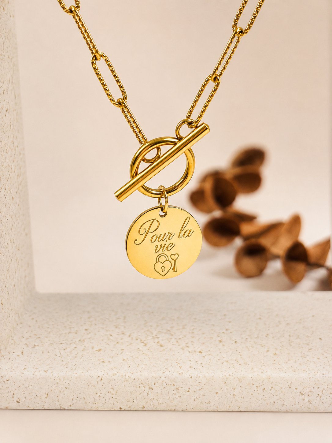 Collier personnalisé avec fermoir T élégant.