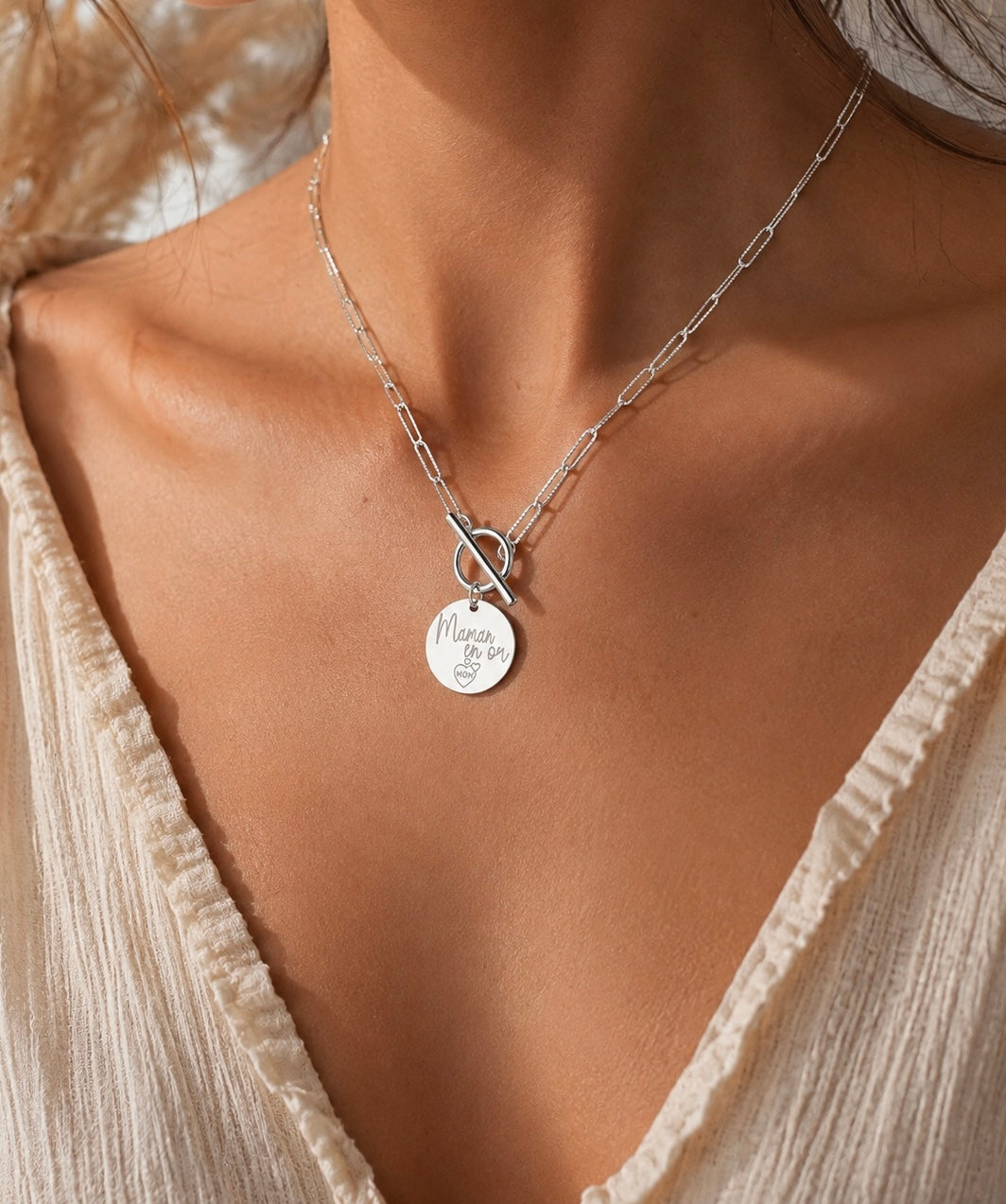 Collier Gravéa Paris personnalisé pour femme en acier inoxydable argent.