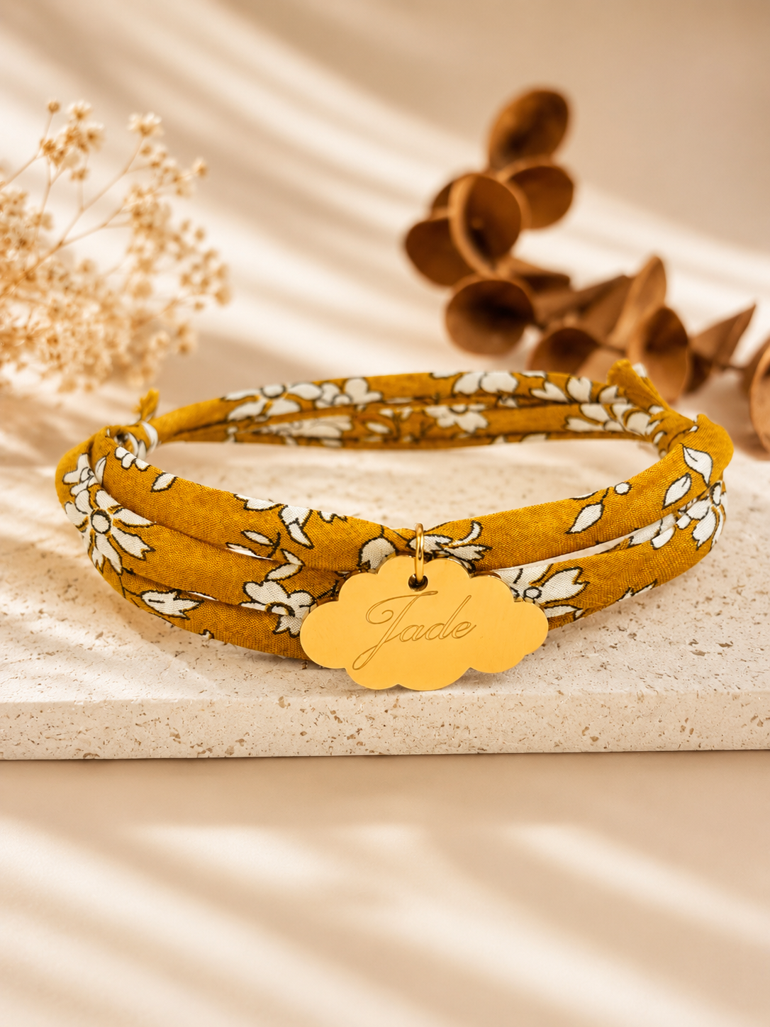 Bracelet femme ajustable avec médaillon nuage poli miroir 15 × 25 mm.