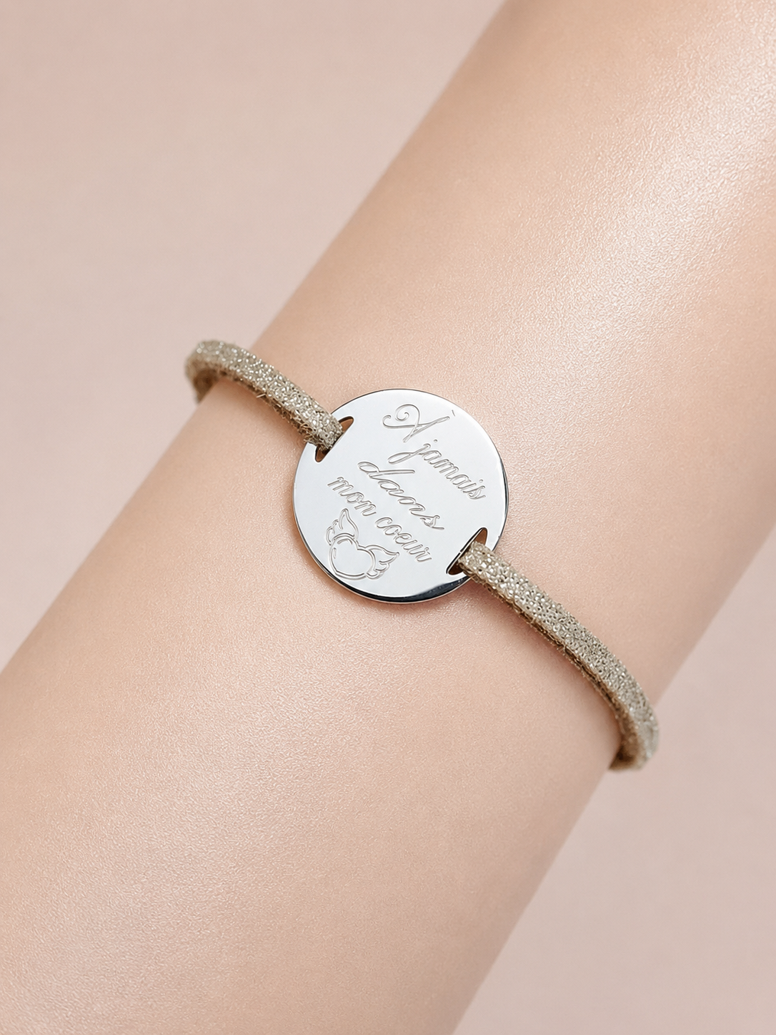 Bracelet en daim pailleté avec médaille ronde de 25 mm.