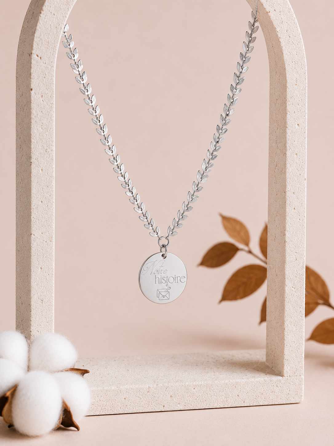     Collier Léna personnalisé avec chaîne épi en acier inoxydable argent et médaille ronde de 18 mm