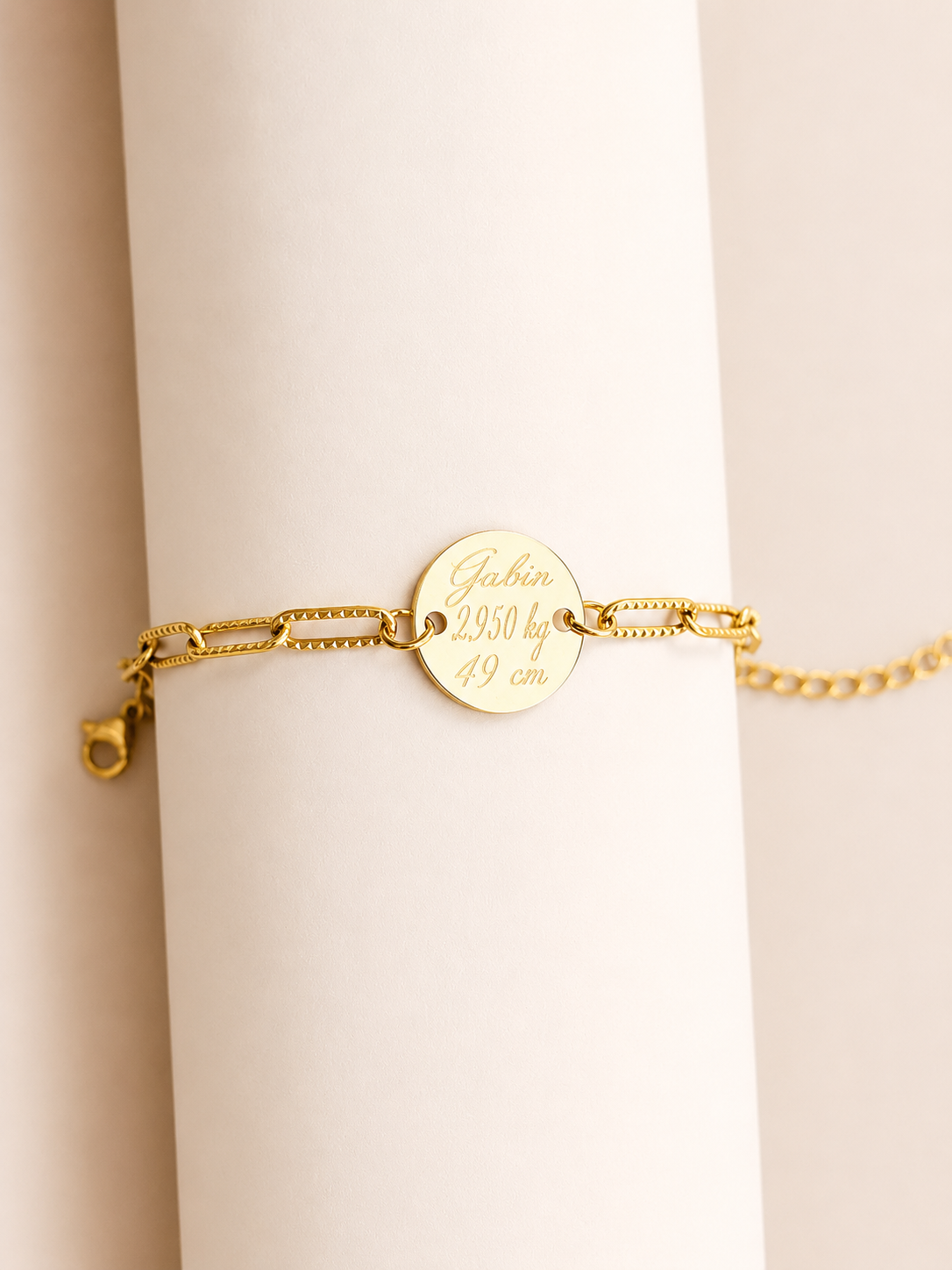Bracelet Alya personnalisé avec médaillon rond poli miroir.