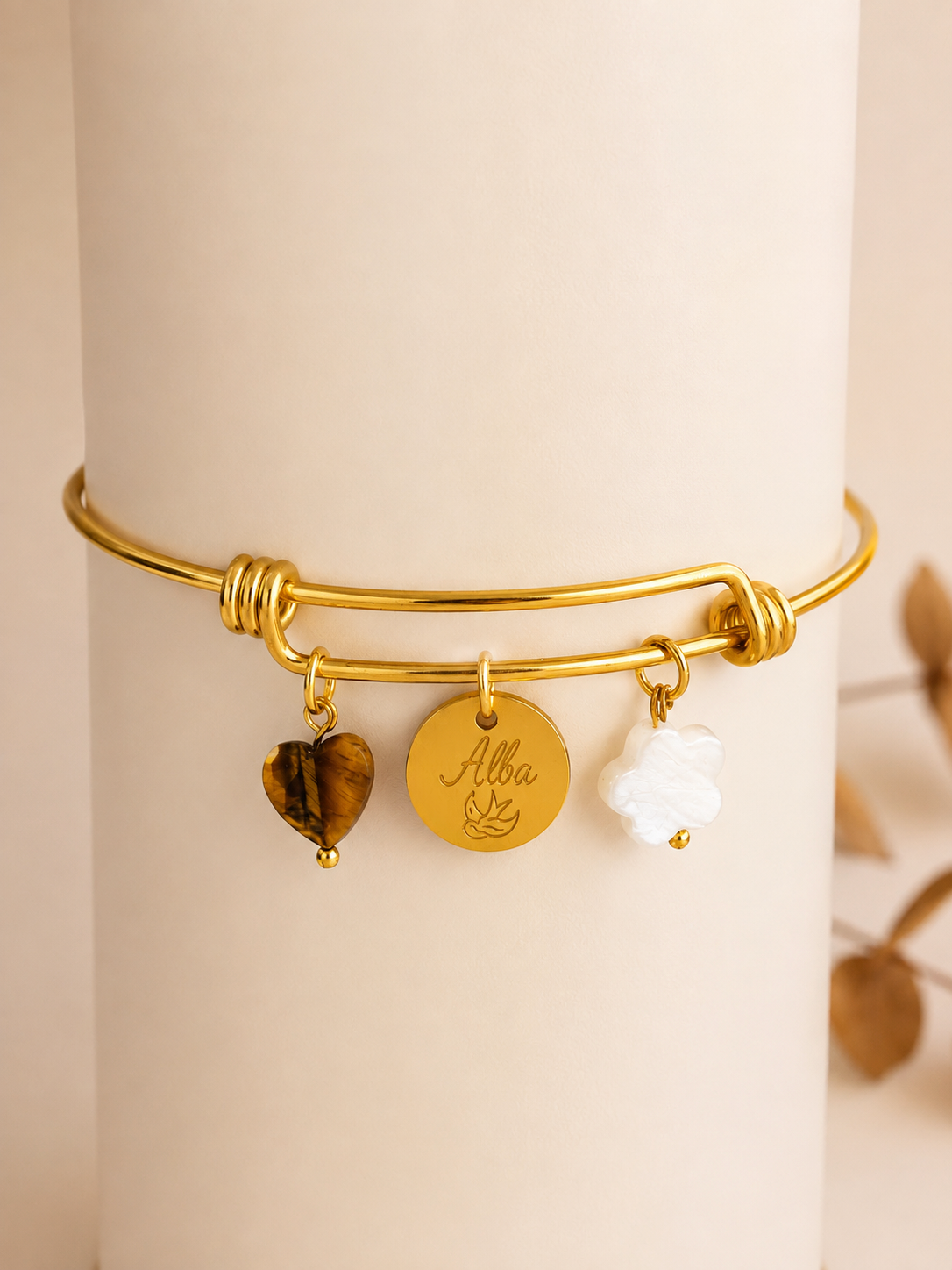 Bracelet personnalisé avec charms personnalisables.