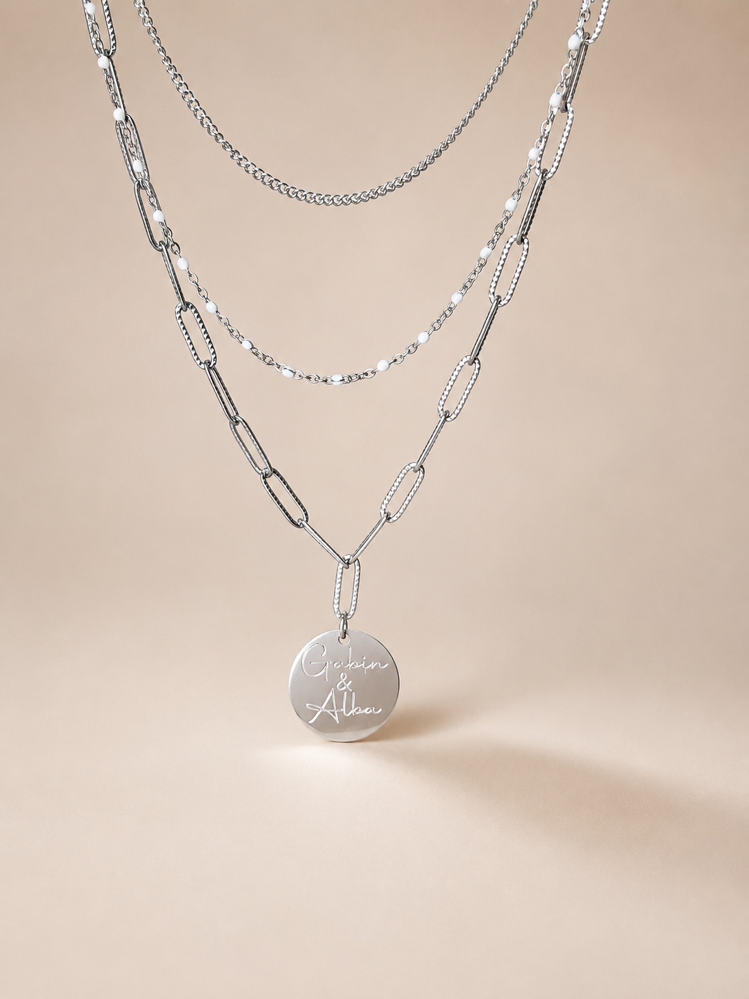     Collier Eva triple rang en acier inoxydable argent avec médaille ronde personnalisée de 18 mm