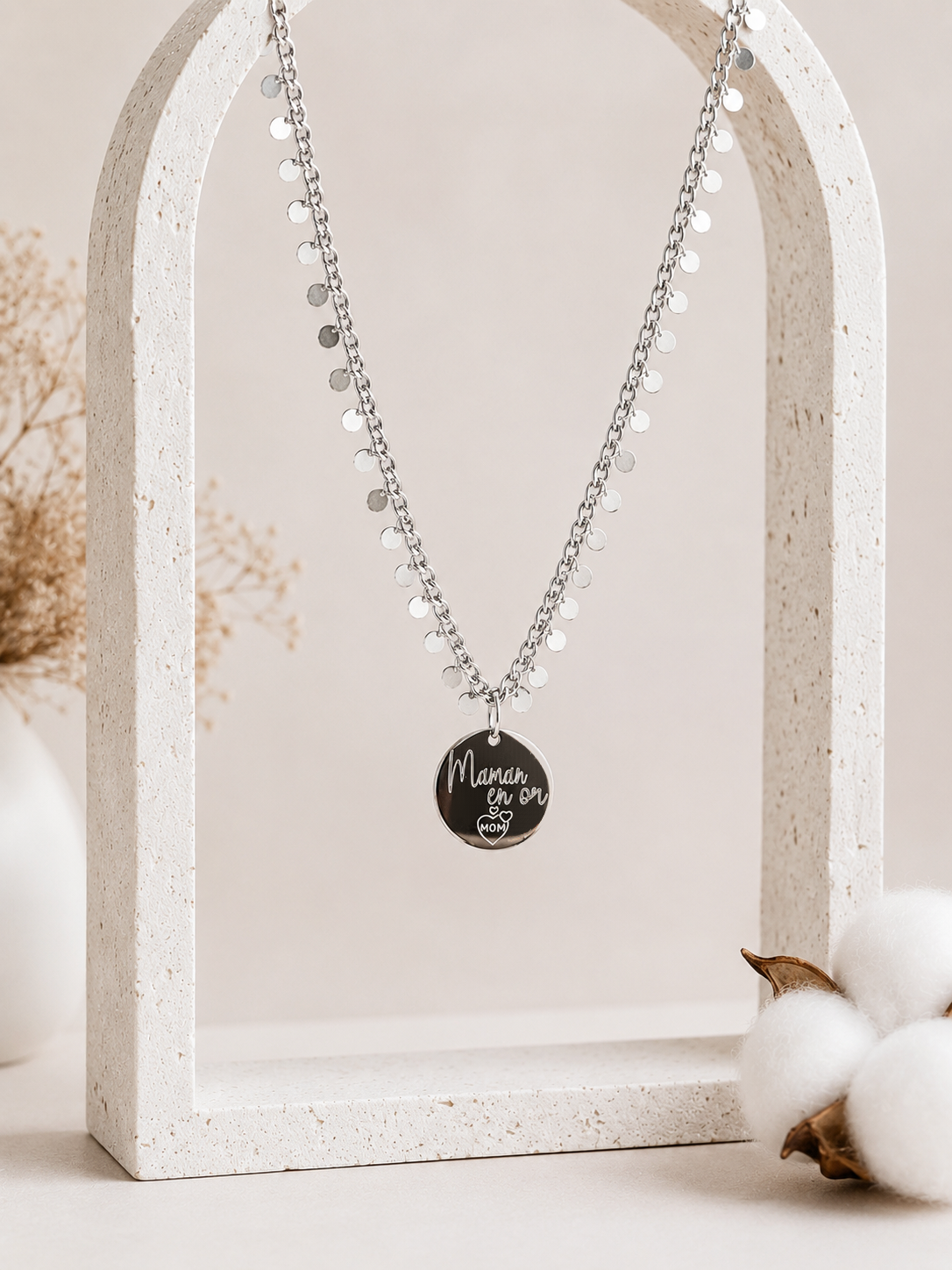     Collier Nina personnalisé avec chaîne à pampilles en acier inoxydable argent et médaille ronde de 18 mm