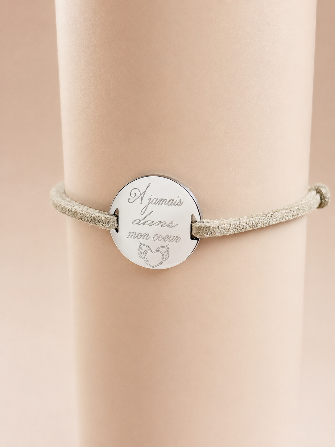 Bracelet Gravéa Paris en daim pailleté personnalisé.