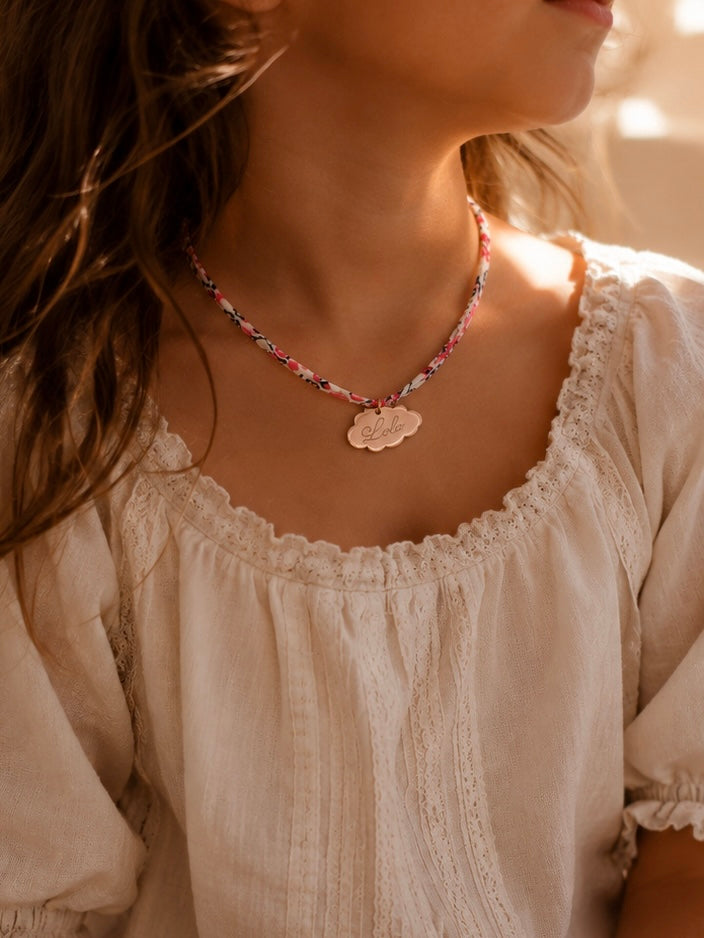Collier personnalisé enfant Emy signé Gravéa Paris.