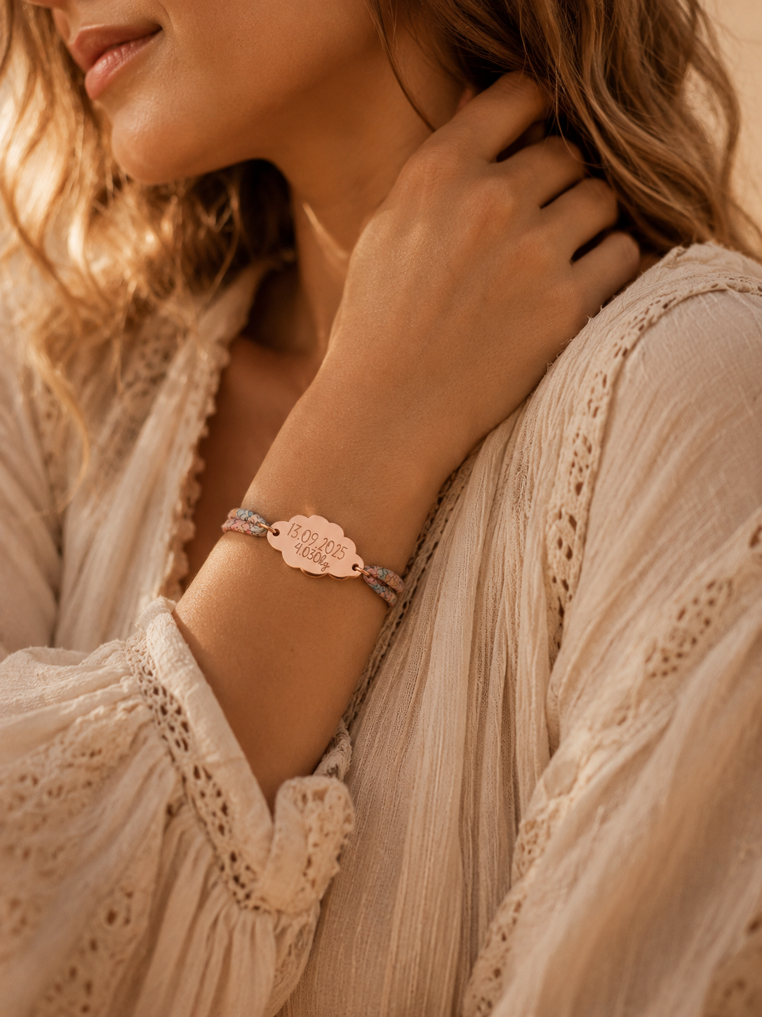Bracelet personnalisé Gravéa Paris en acier inoxydable or rose.