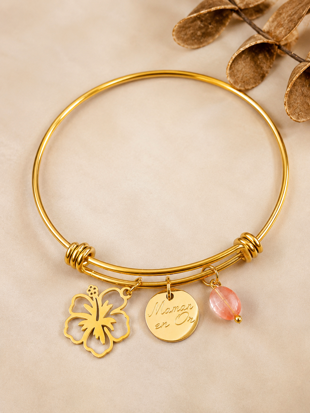 Bracelet jonc avec médaille ronde de 15 mm.