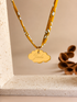 Collier Liberty personnalisé enfant Albane avec médaillon nuage doré.