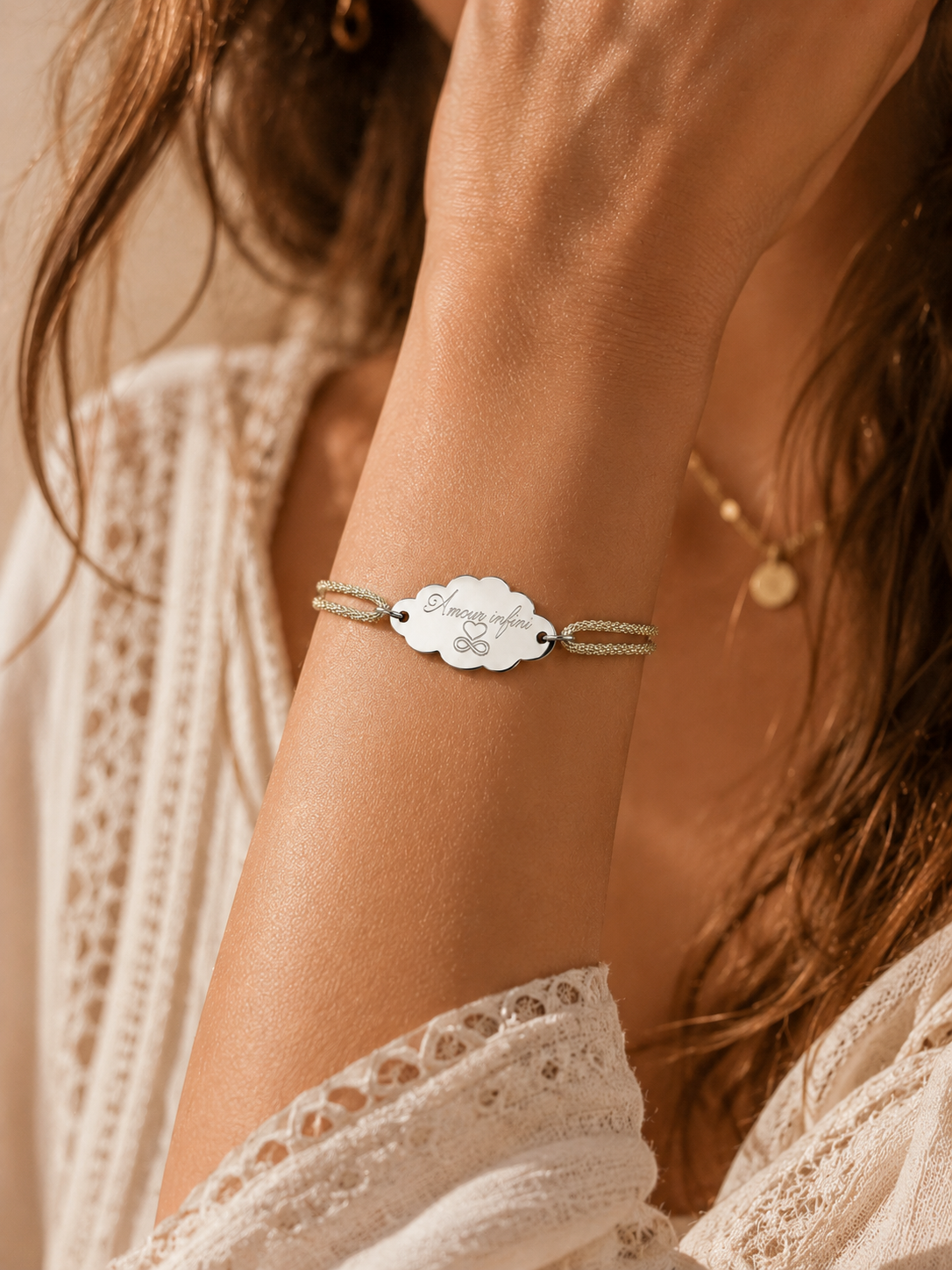 Bracelet Gravéa Paris avec médaillon nuage en acier inoxydable argent.
