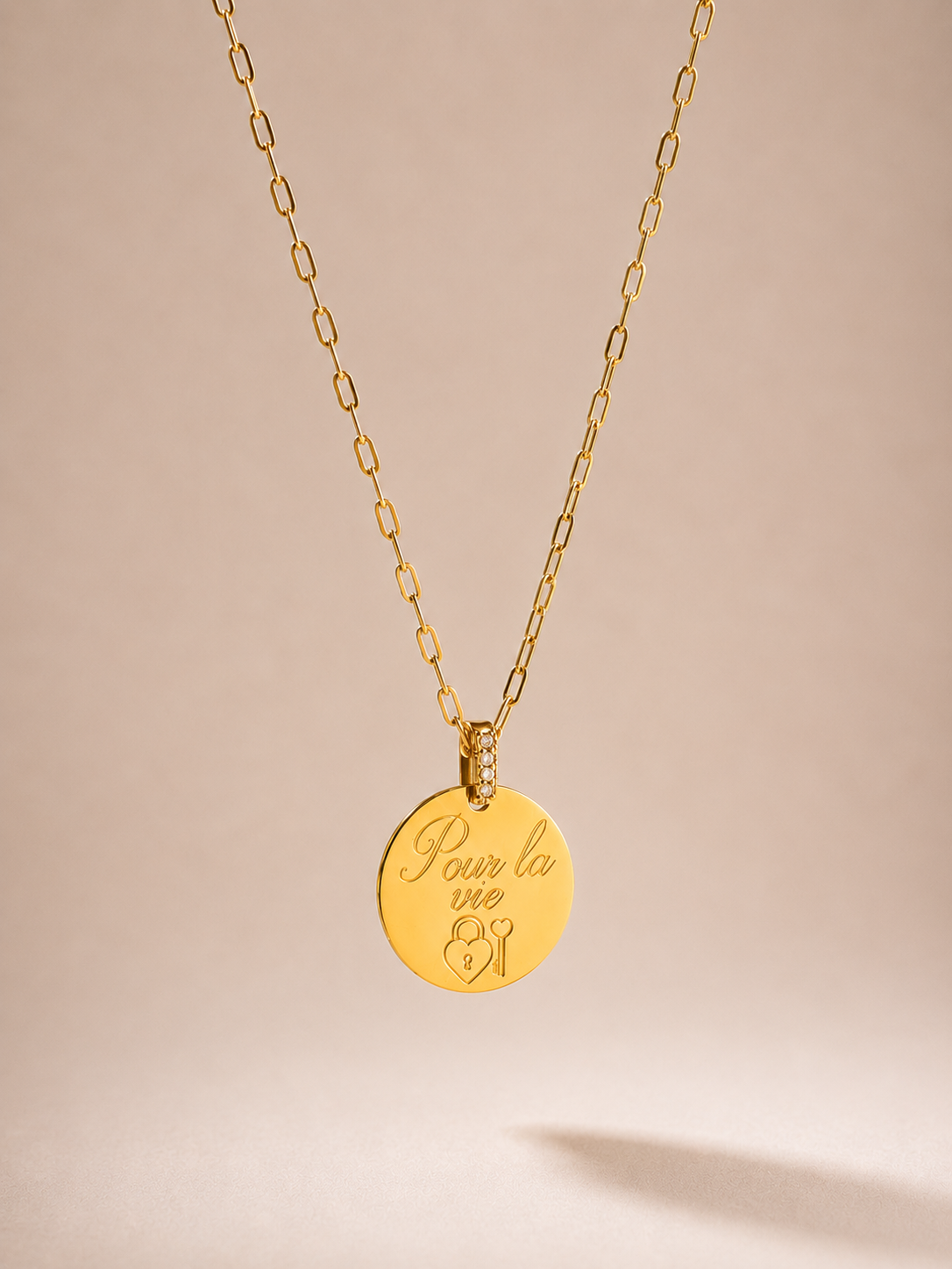     Collier médaille ronde personnalisé avec gravure prénom.