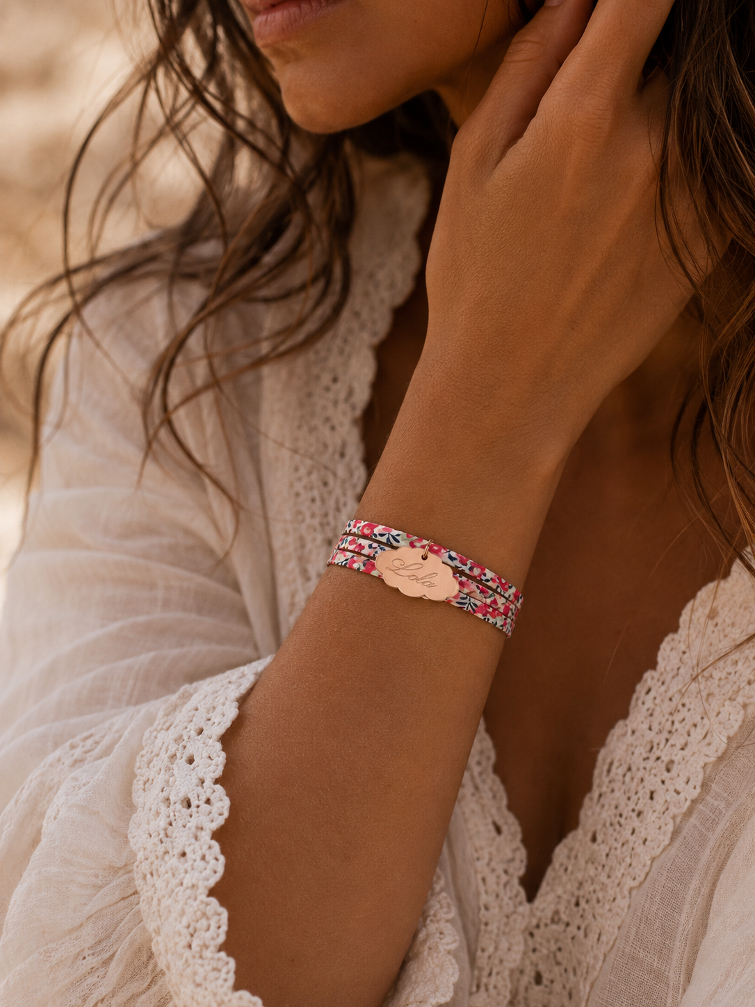 Bracelet personnalisé Gravéa Paris finition or rose.