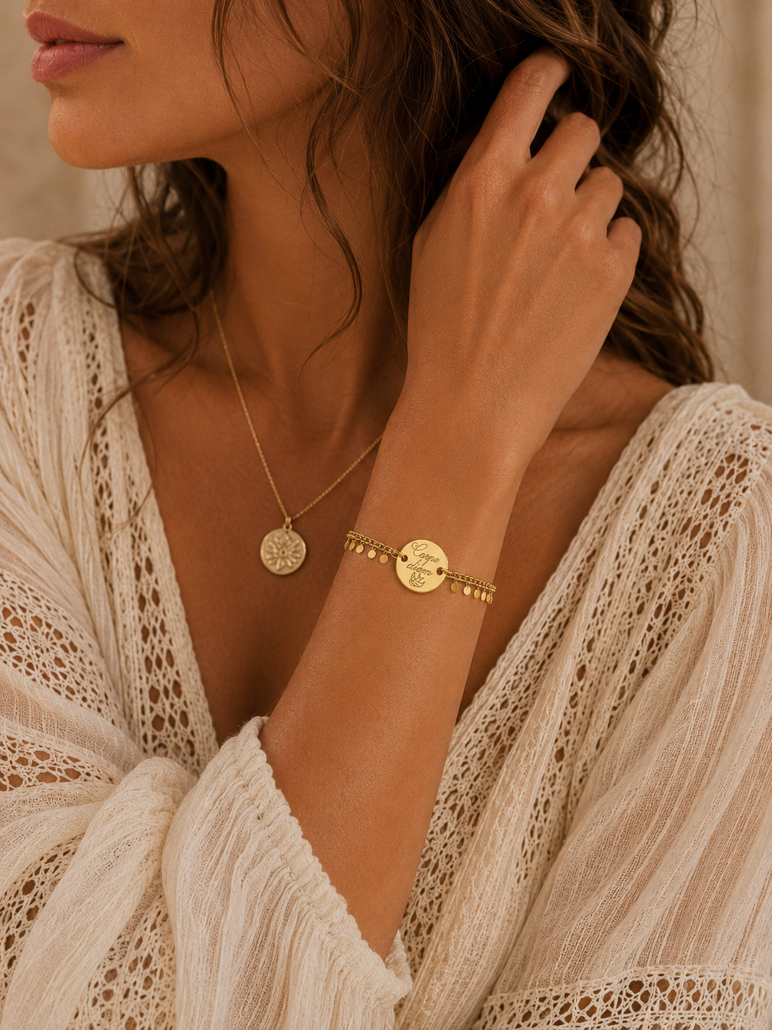     Bracelet Gravéa Paris personnalisé en acier inoxydable or avec chaîne à pampilles