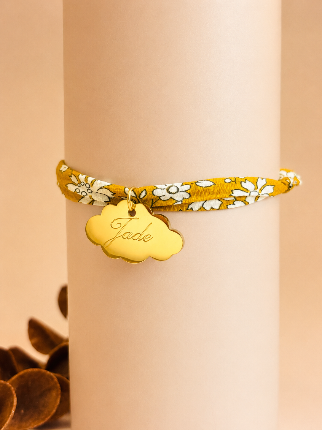 Bracelet personnalisé avec gravure sur médaillon nuage poli miroir.