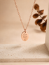     Collier Diana en acier inoxydable or rose avec médaille ovale personnalisée.