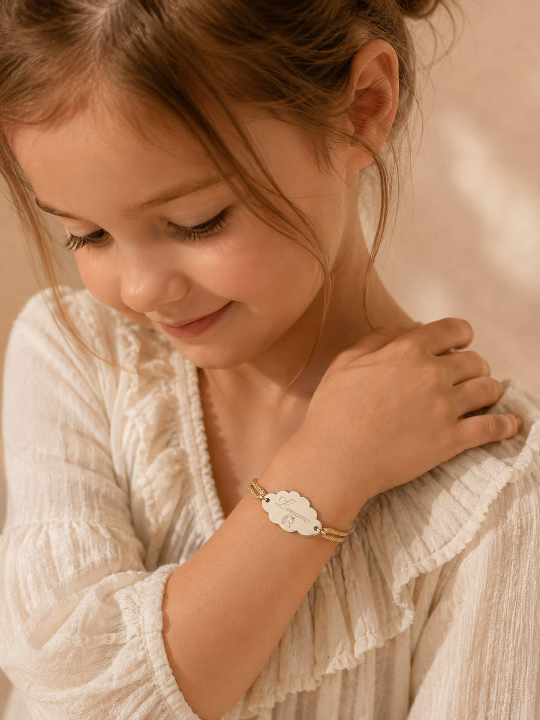 Bracelet Gravéa Paris personnalisé pour enfant avec médaillon nuage argent.