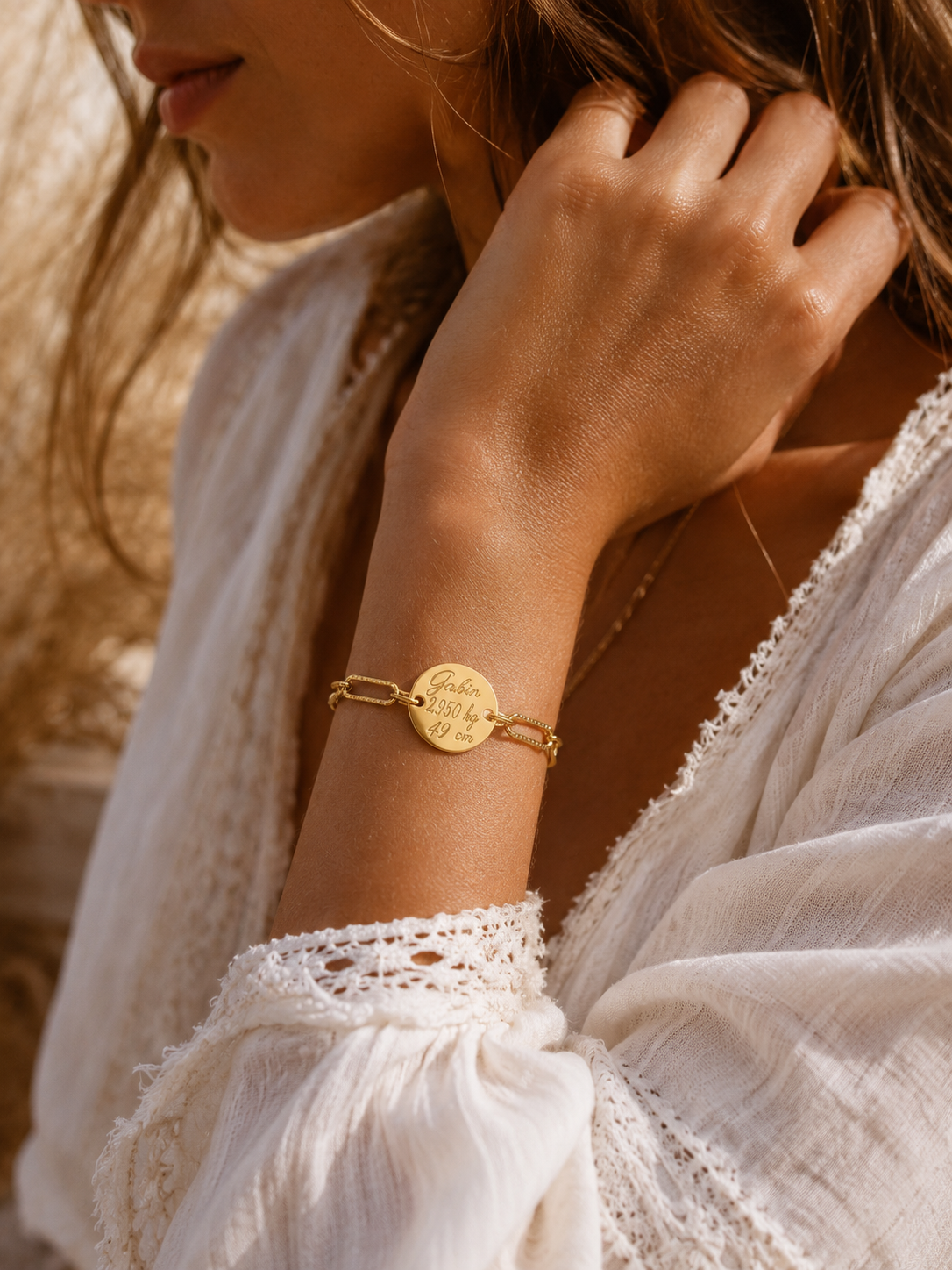 Bracelet Gravéa Paris en acier inoxydable doré avec chaîne trombone diamantée.