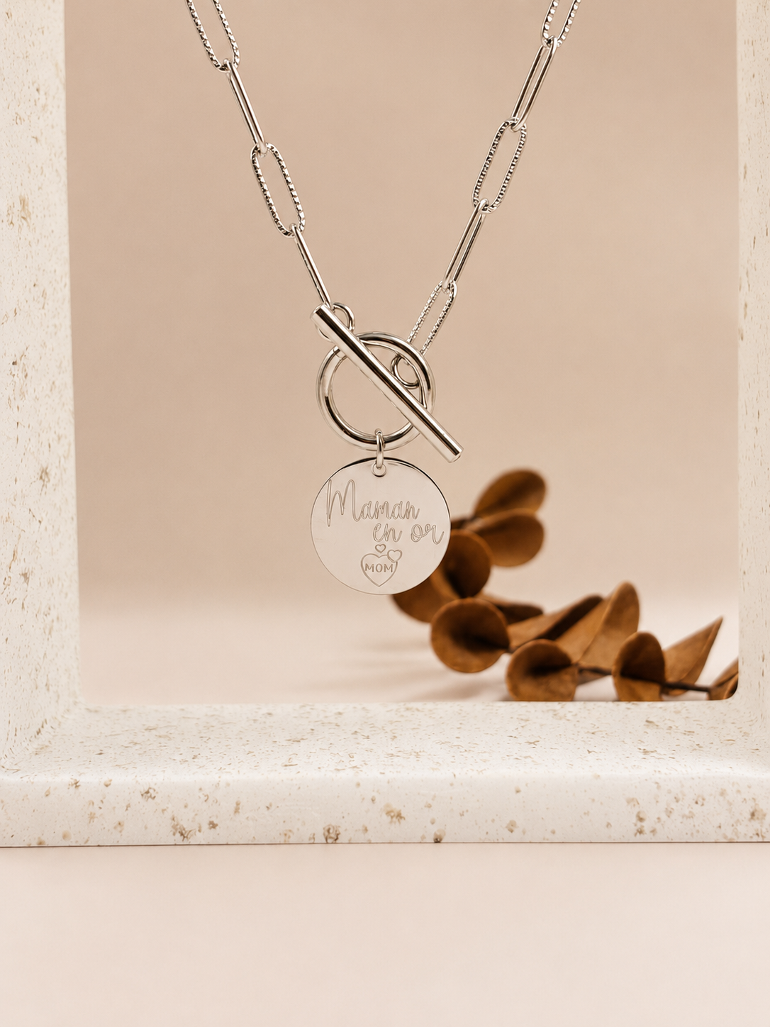 Collier en acier inoxydable argent poli miroir.