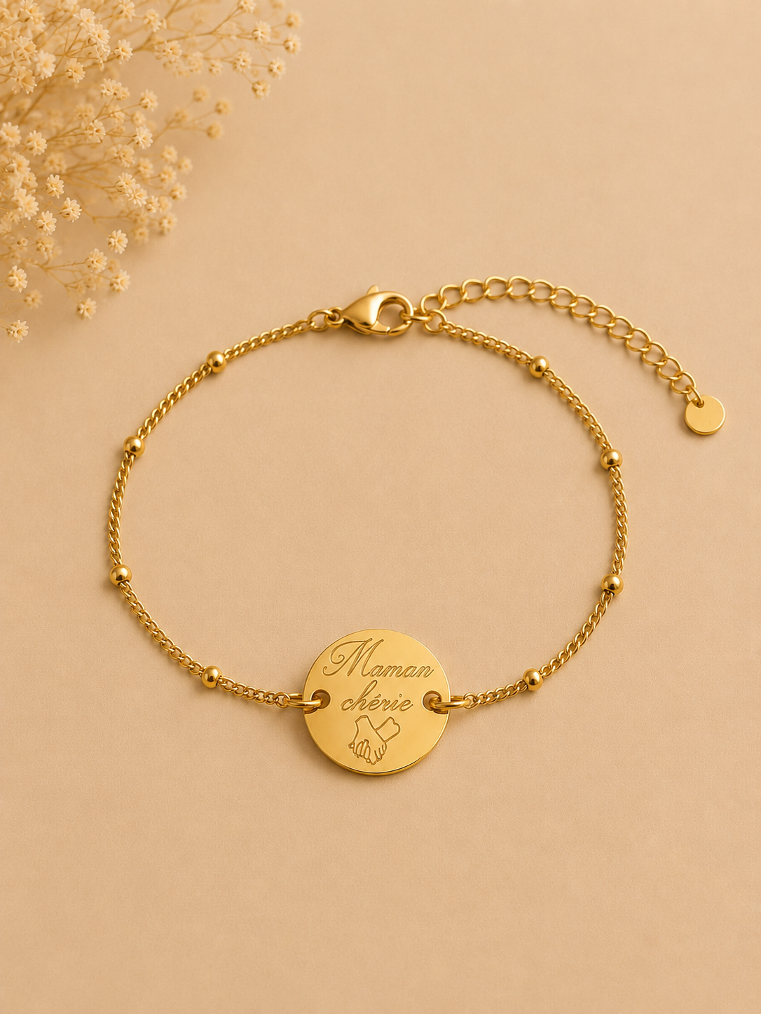     Détail du bracelet Gravéa Paris chaîne satellite finition or.