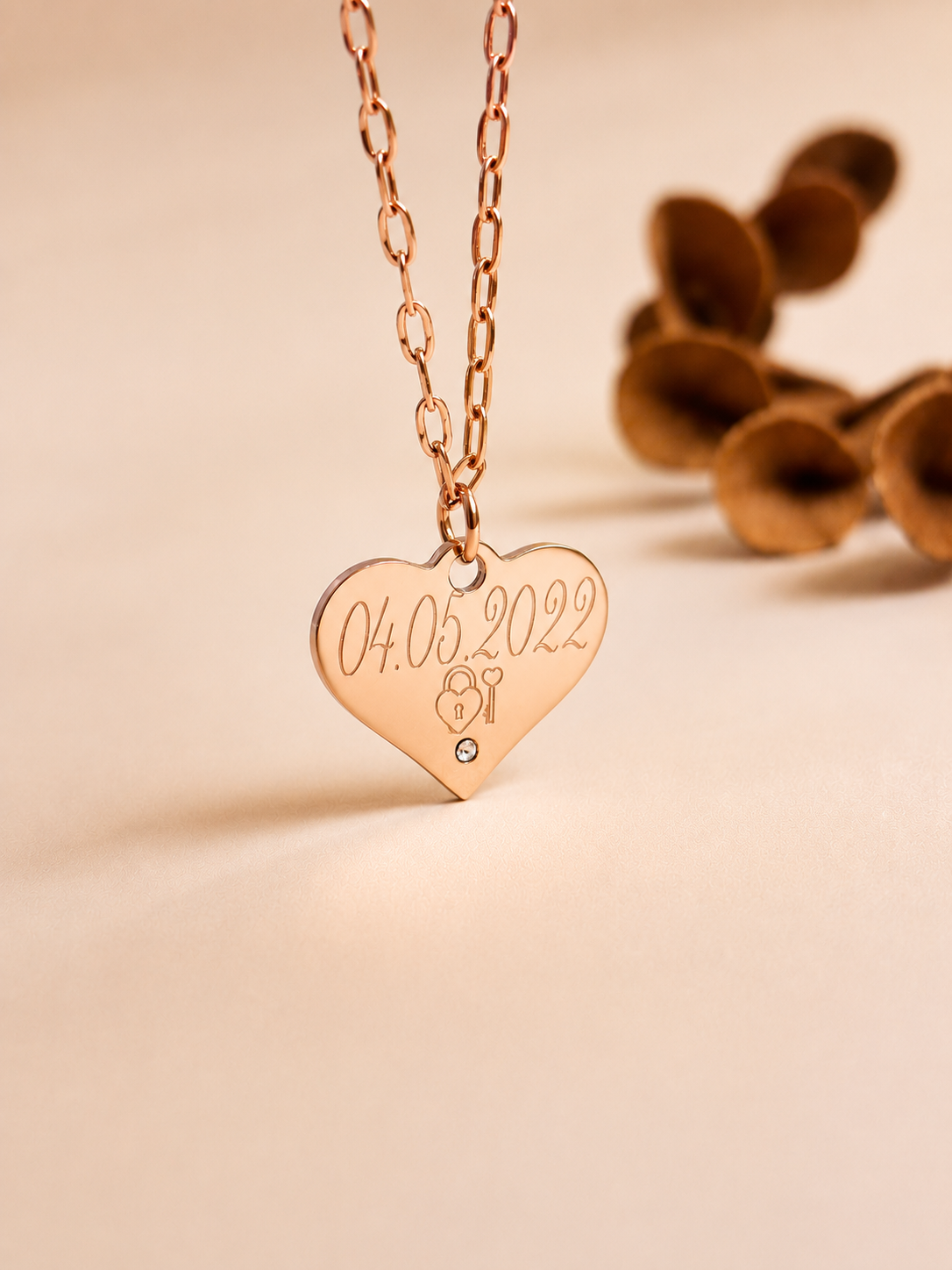     Détail du collier Chérine avec pendentif cœur personnalisé 