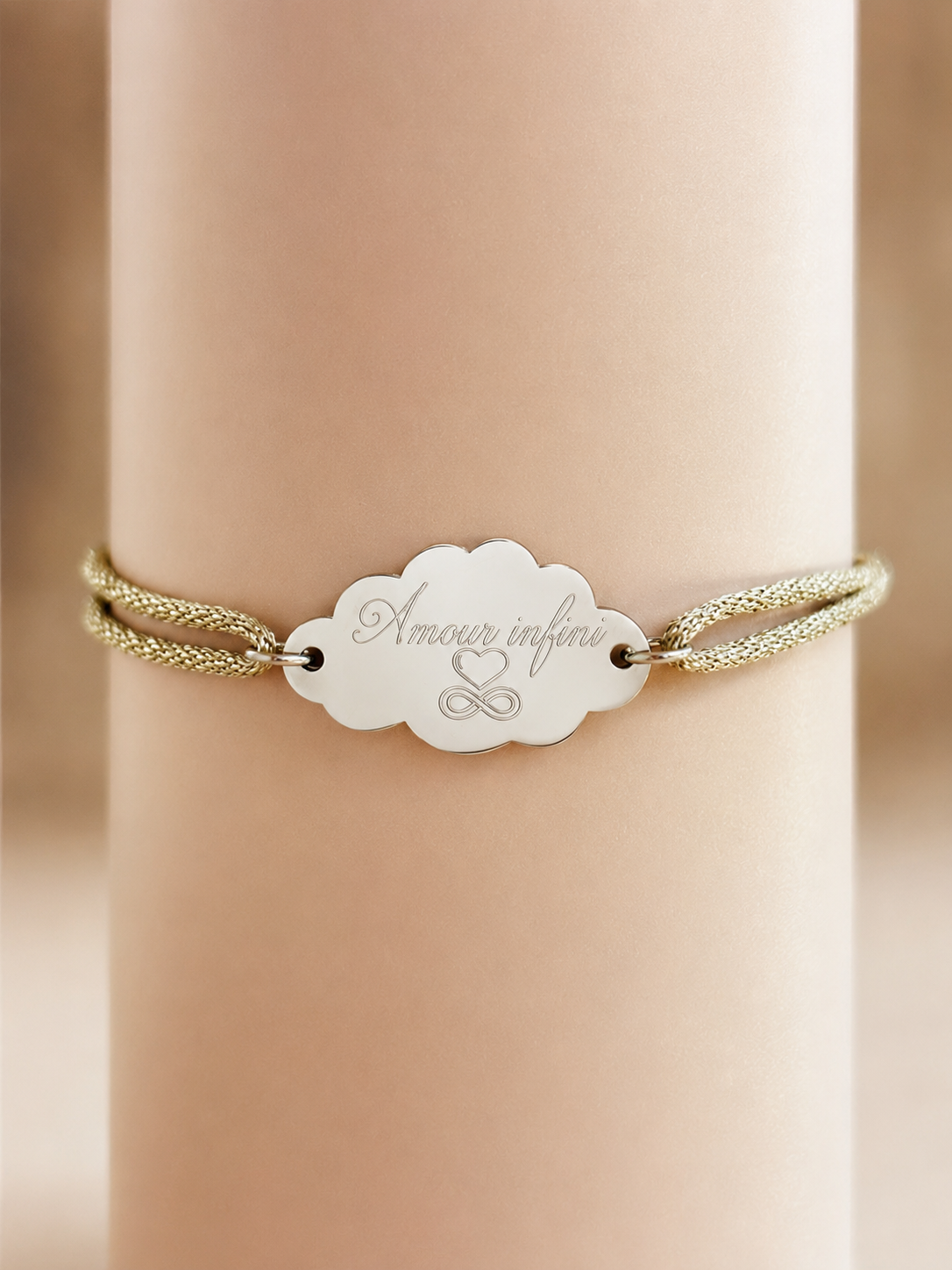 Bracelet personnalisé femme Clémence avec cordon pailleté et médaillon nuage argent.