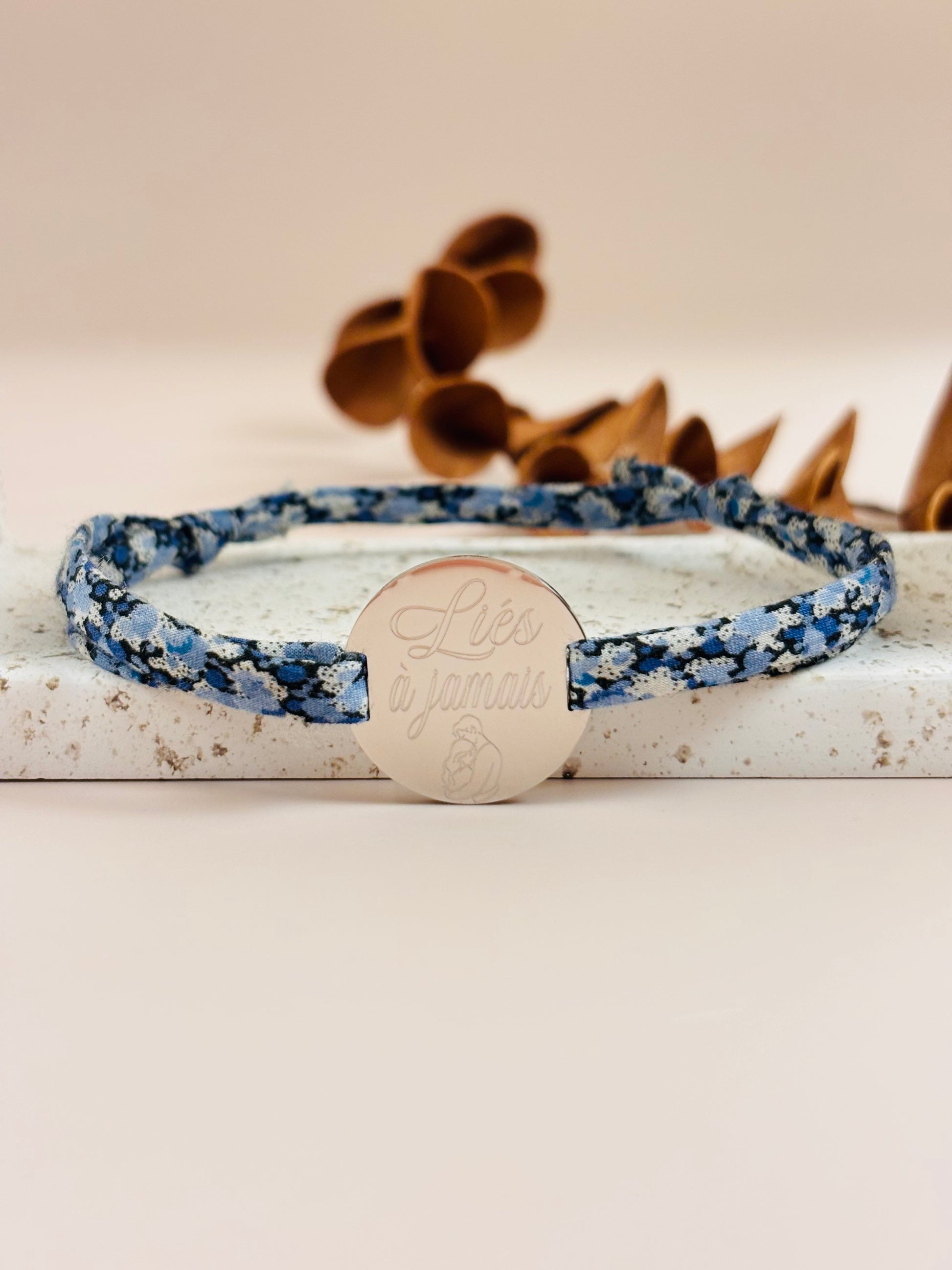 Bracelet Gravéa Paris Liberty personnalisé en acier inoxydable argent.