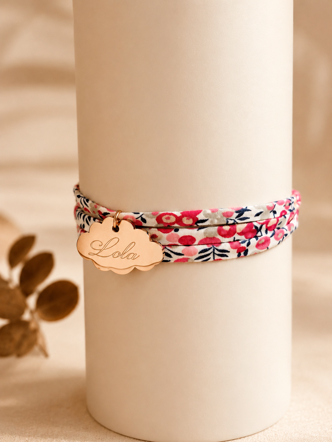 Bracelet Liberty triple tour en acier inoxydable finition or rose.
