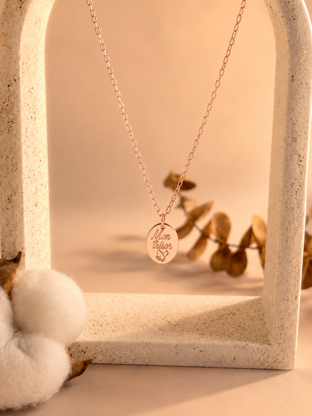     Collier personnalisé Diana avec pendentif ovale en finition or rose.