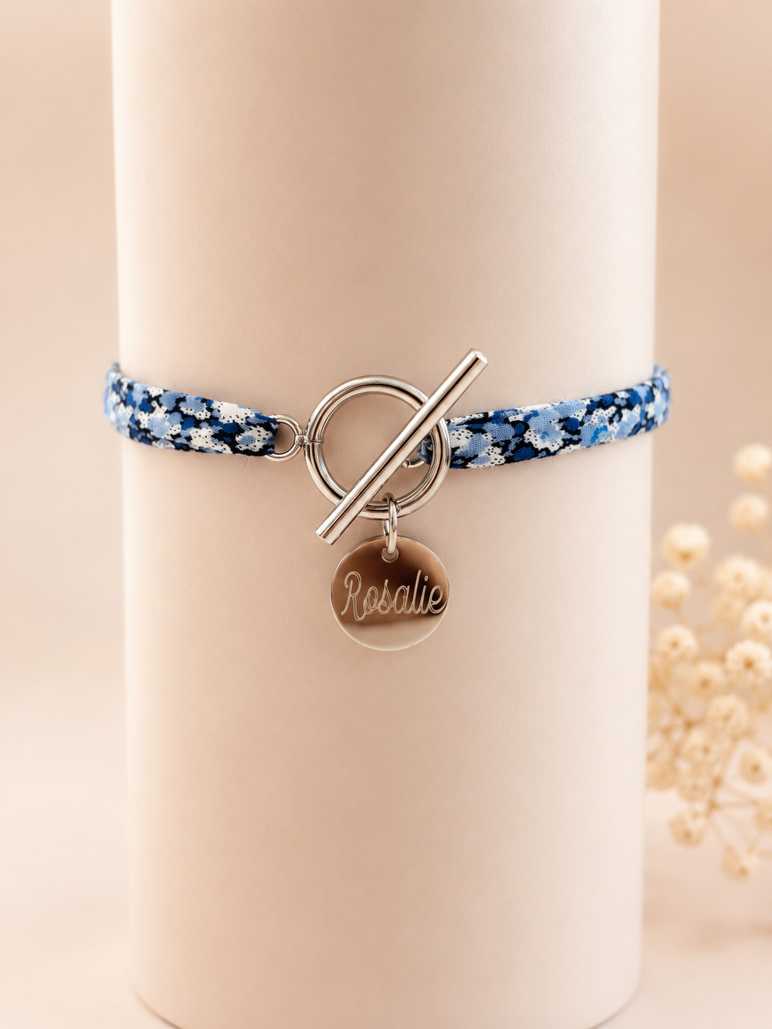 Bracelet personnalisé en acier inoxydable argent.