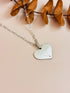 Collier personnalisé femme Alyssa en acier inoxydable or rose avec médaillon cœur.