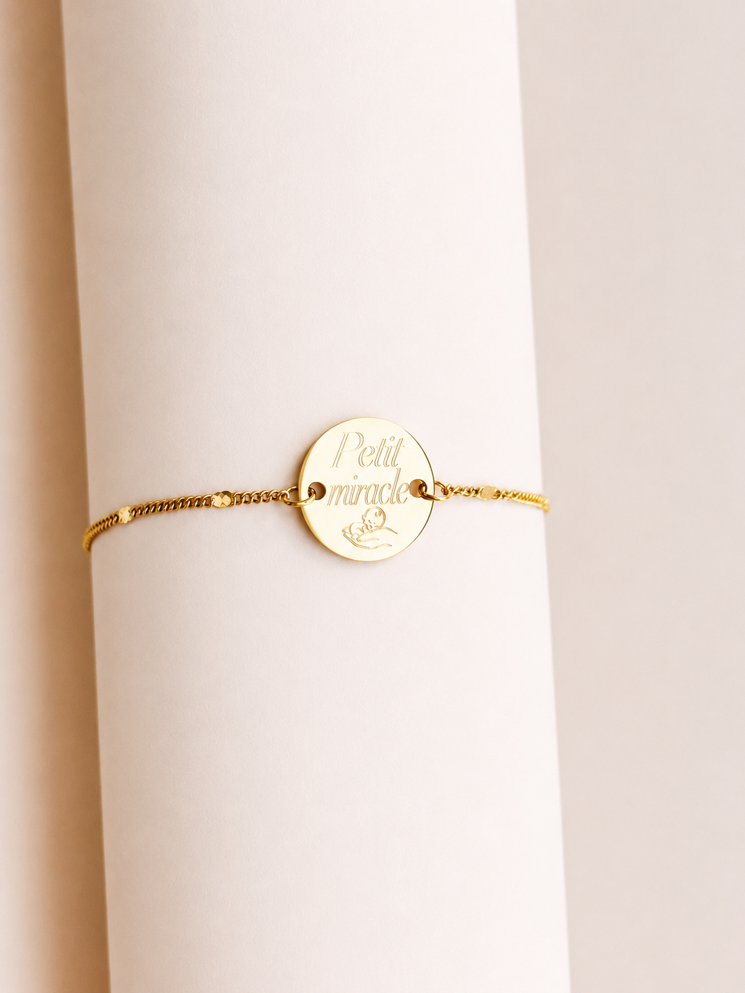 Détail de la médaille ronde personnalisable de 15 mm.