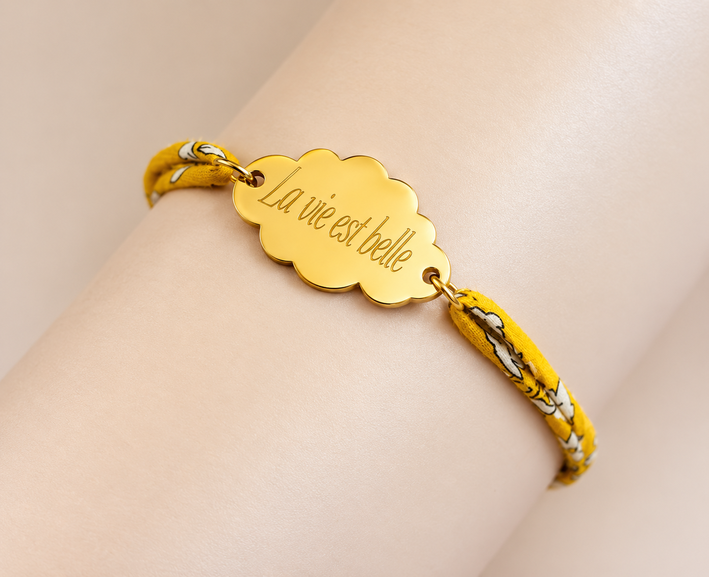 Bracelet Liberty avec médaillon nuage de 15 × 25 mm.